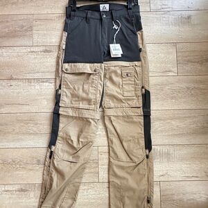 GARPHYTTAN outdoor Cargo pants 
Best fits an Xs